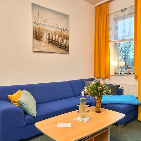 Strandburg-kueken * Fehmarn