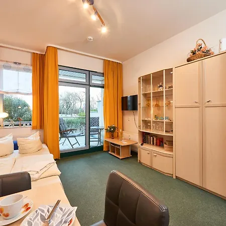 Strandburg-kueken * Fehmarn